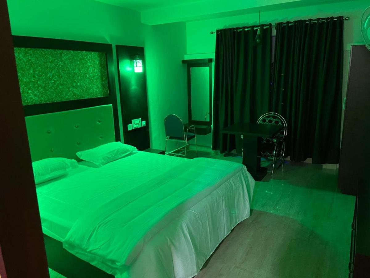 ホテル Bassac Residency Changanācheri エクステリア 写真