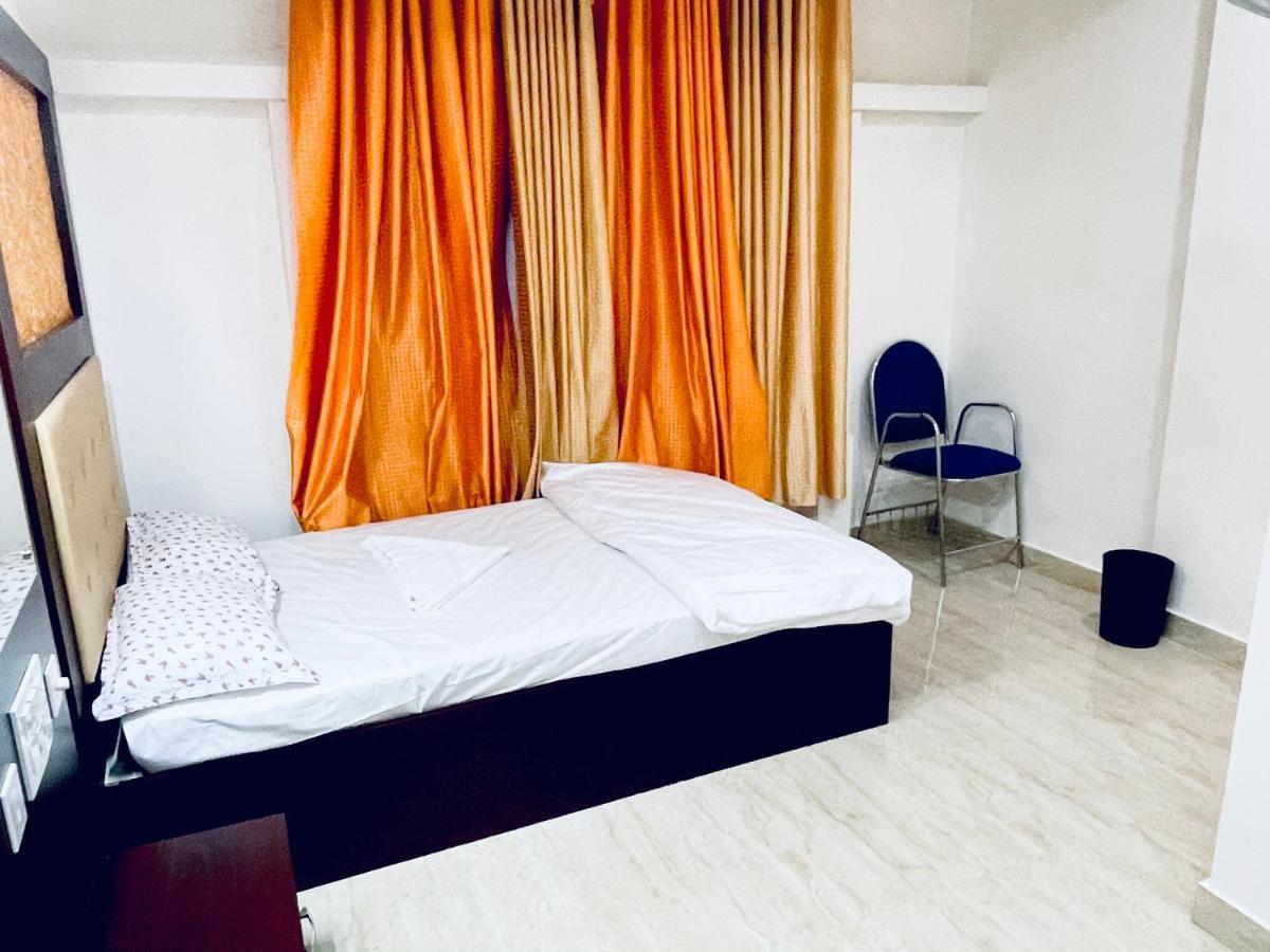 ホテル Bassac Residency Changanācheri エクステリア 写真