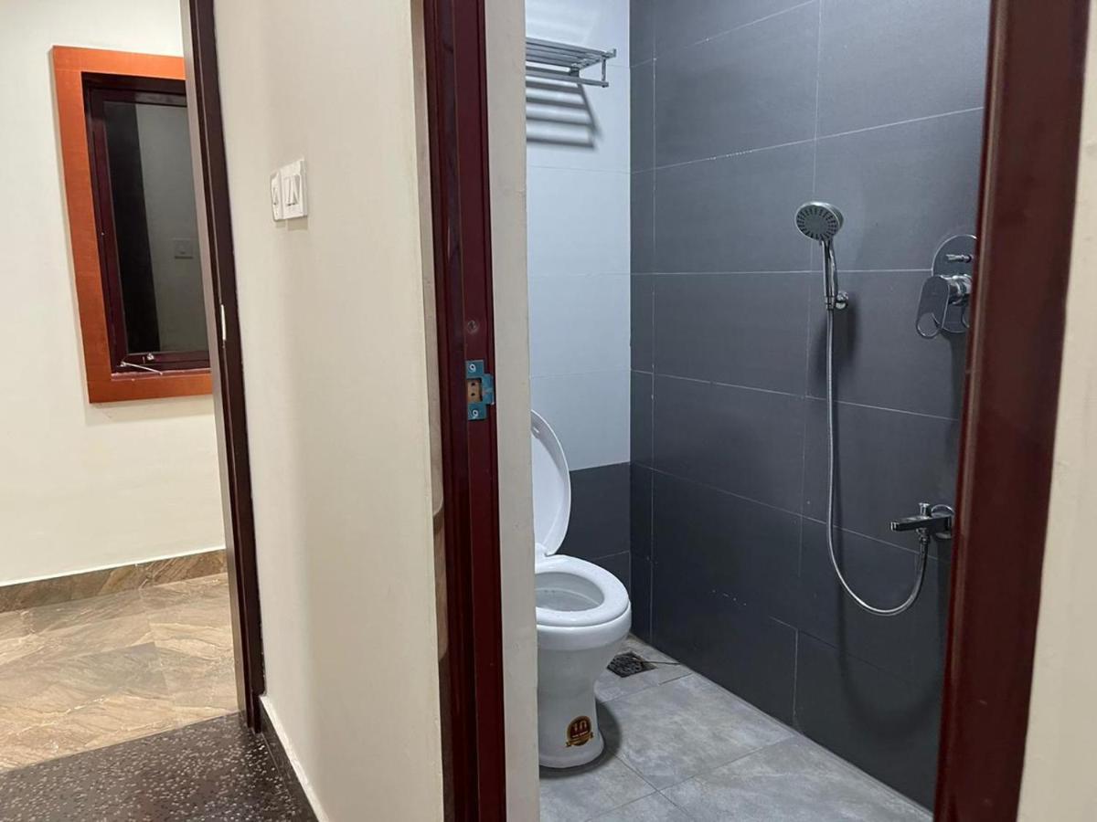 ホテル Bassac Residency Changanācheri エクステリア 写真