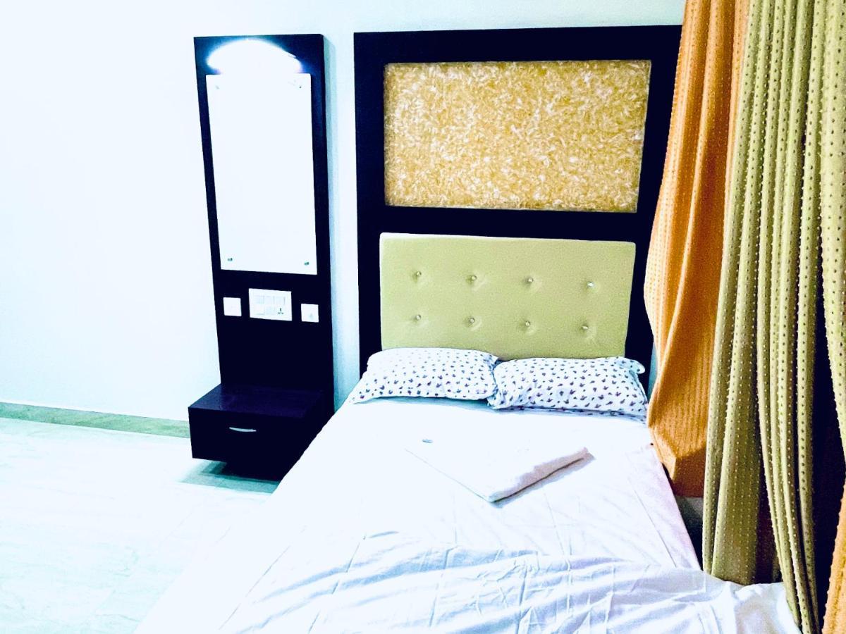 ホテル Bassac Residency Changanācheri エクステリア 写真