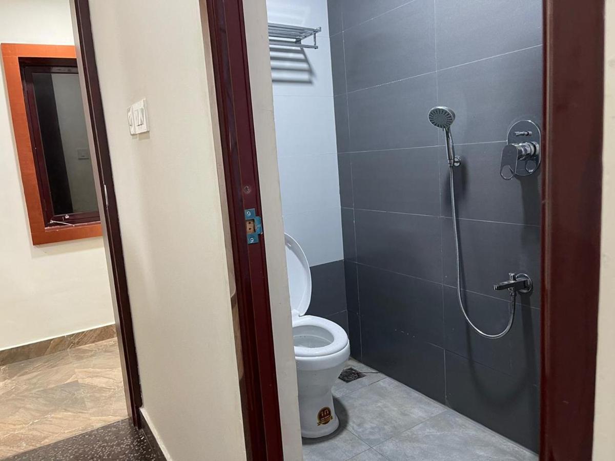 ホテル Bassac Residency Changanācheri エクステリア 写真