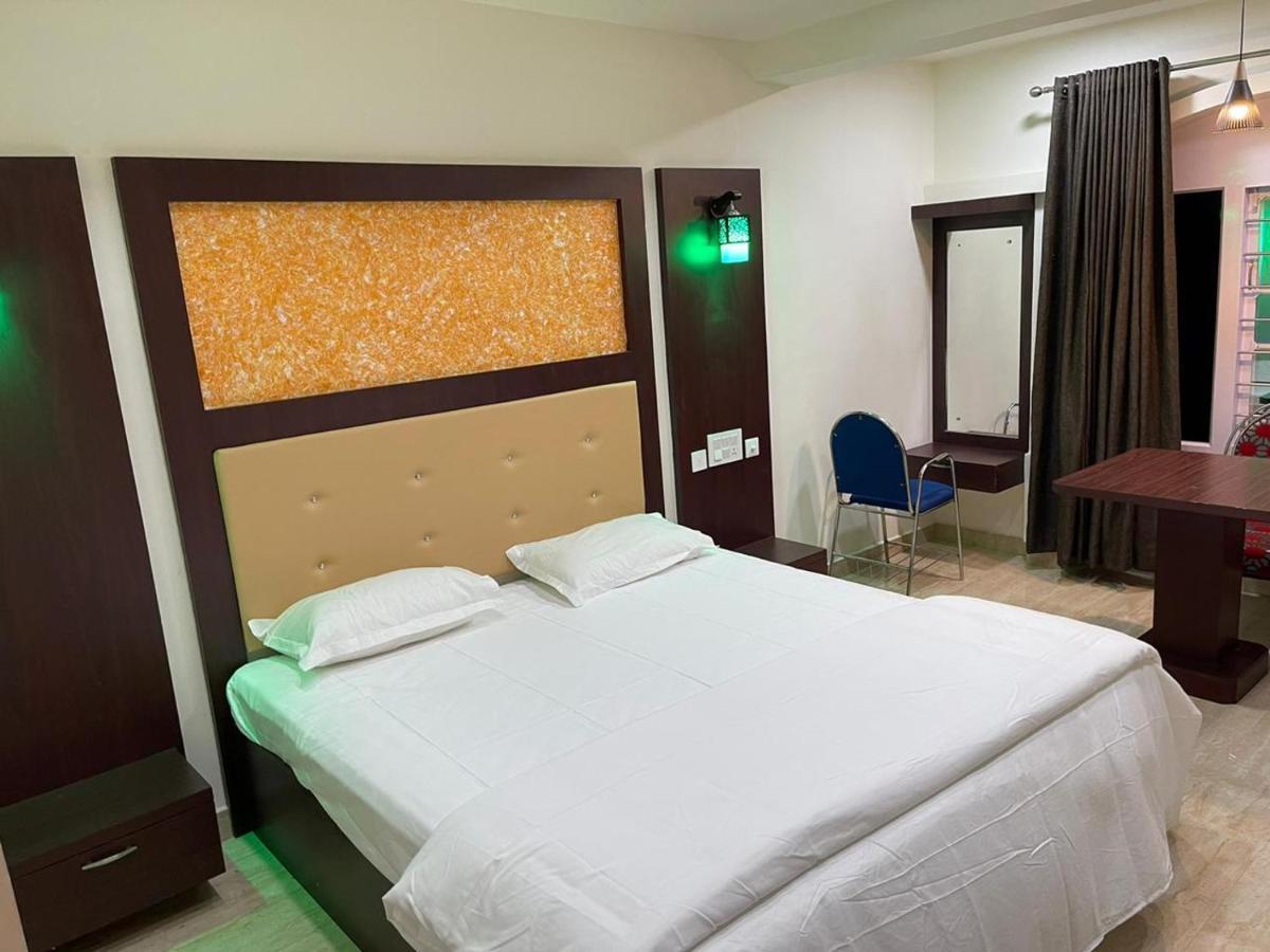 ホテル Bassac Residency Changanācheri エクステリア 写真