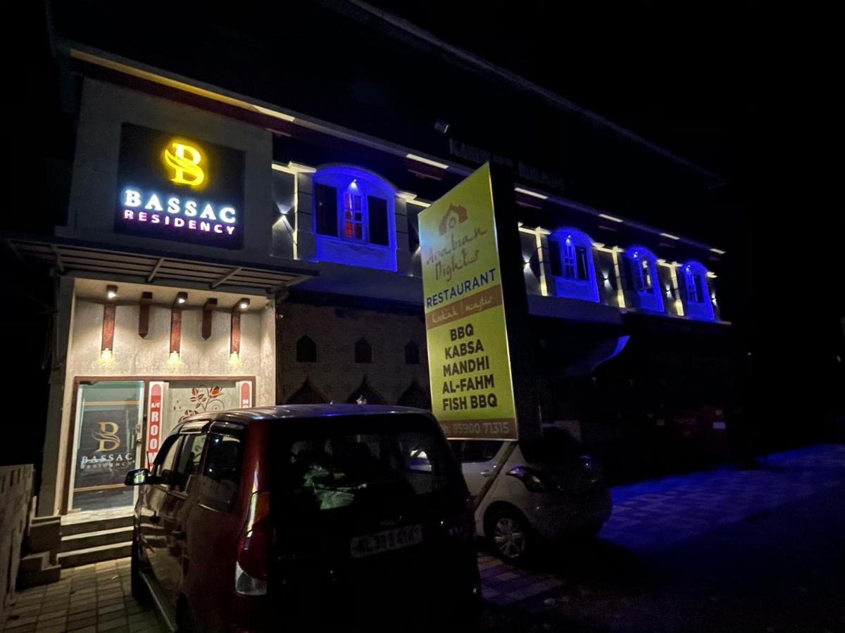 ホテル Bassac Residency Changanācheri エクステリア 写真