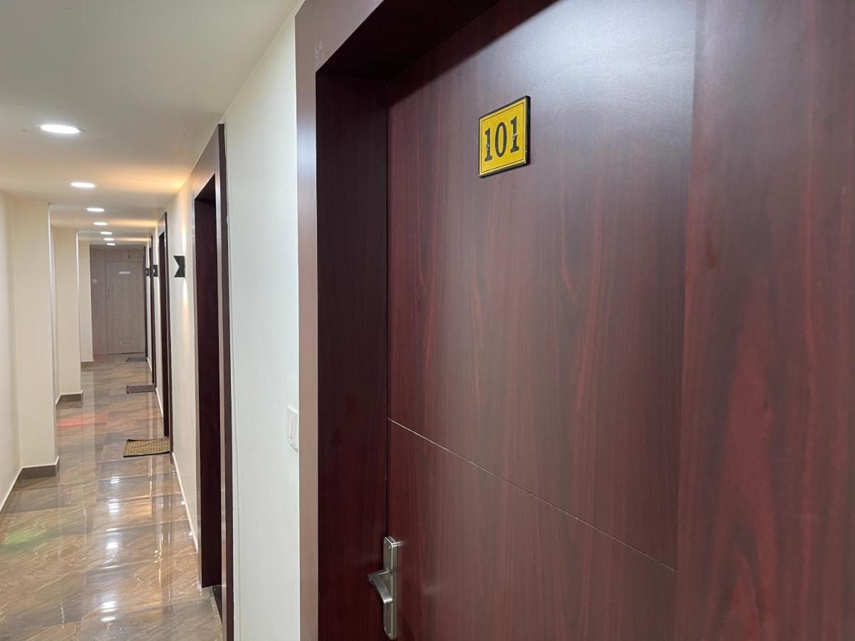 ホテル Bassac Residency Changanācheri エクステリア 写真