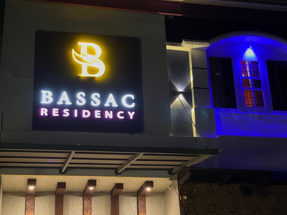 ホテル Bassac Residency Changanācheri エクステリア 写真
